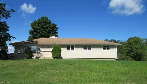 965 Center Rd, Conneaut, OH 44030
