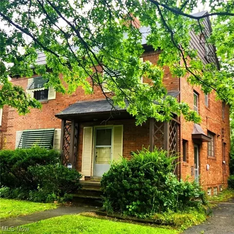 889 Cambridge Rd, Cleveland Heights, OH 44121 photo 1