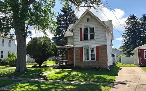 842 E 15th St, Ashtabula, OH 44004 photo 2