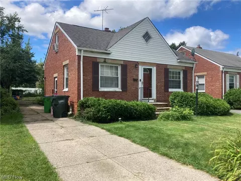 1490 E 195th St, Euclid, OH 44117 photo 2