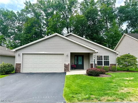 105 Hickory Ct NE, Howland, OH 44483