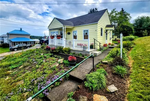 208 Spruce St, Bethesda, OH 43719