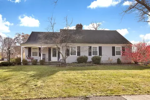 257 Yale Ave, Elyria, OH 44035