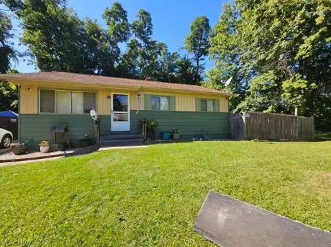 4012 Crest Dr, Cleveland, OH 44109