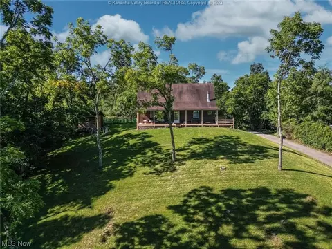 940 Sun Valley Rd, Washington, WV 26181