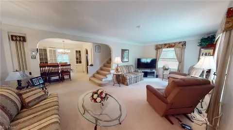 1555 E 254th St, Euclid, OH 44117 photo 2
