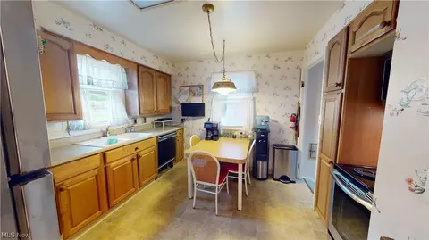 1555 E 254th St, Euclid, OH 44117 photo 9