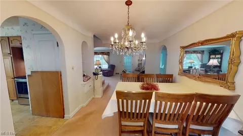 1555 E 254th St, Euclid, OH 44117 photo 6