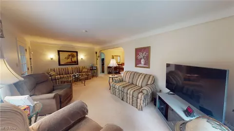 1555 E 254th St, Euclid, OH 44117 photo 3