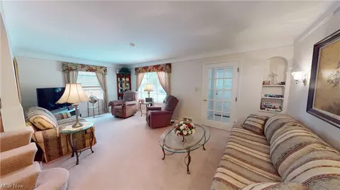 1555 E 254th St, Euclid, OH 44117 photo 5