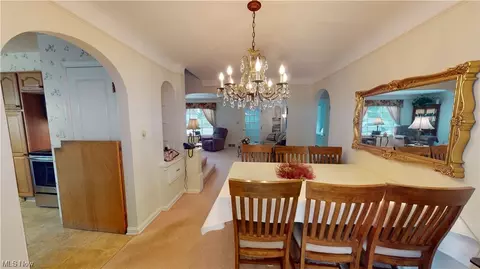 1555 E 254th St, Euclid, OH 44117 photo 6
