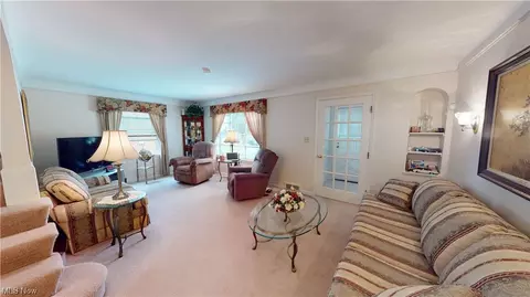 1555 E 254th St, Euclid, OH 44117 photo 5