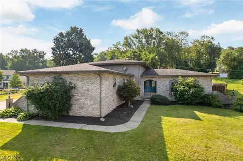 1247 Worthington Cir NW, Canton, OH 44708
