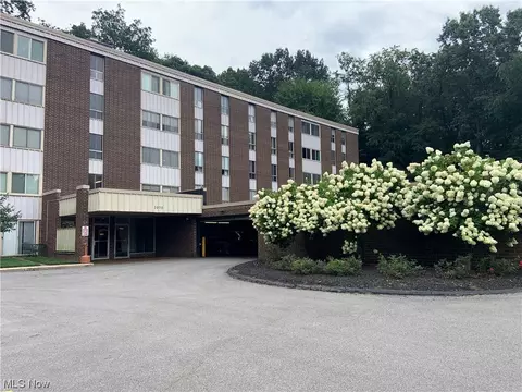 3070 Kent Rd #310, Stow, OH 44224