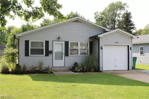 4972 Forest Dr, Mentor, OH 44060 photo 2