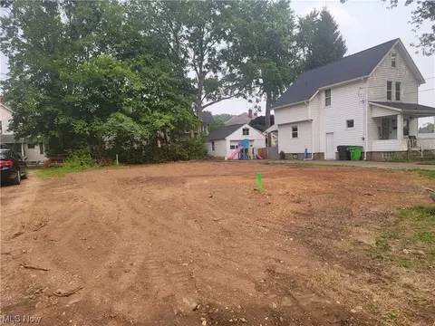 876 Parkview St NE, Massillon, OH 44646