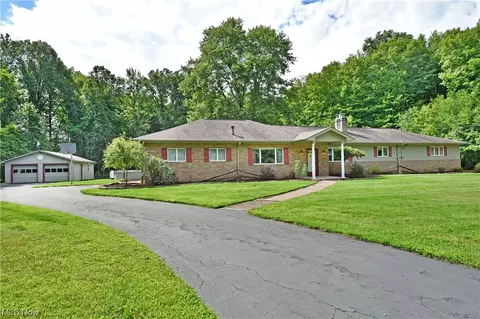 2619 Tibbetts Wick Rd, Hubbard, OH 44425