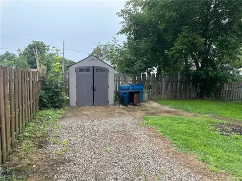 940 Peach Blvd, Willoughby, OH 44094 photo 3