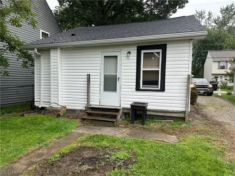 940 Peach Blvd, Willoughby, OH 44094 photo 2
