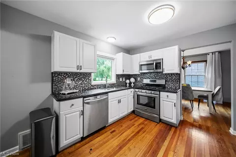 1963 E Sprague Rd, Seven Hills, OH 44131 photo 7