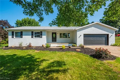 2637 Wright Rd NW, Uniontown, OH 44685