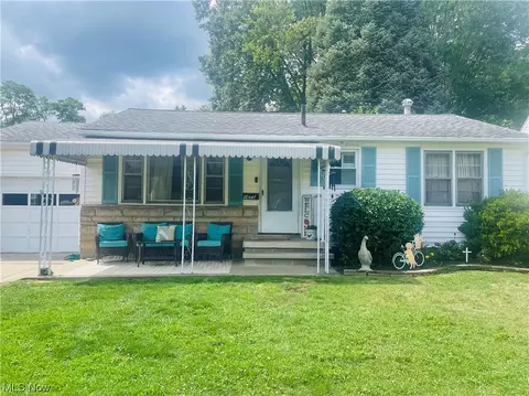1615 Miles Ave NW, Canton, OH 44708 photo 1