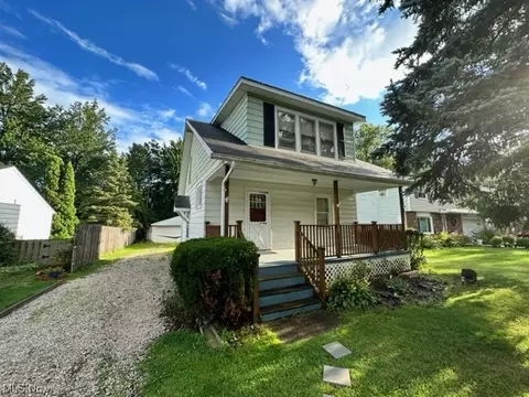 38358 Poplar Dr, Willoughby, OH 44094