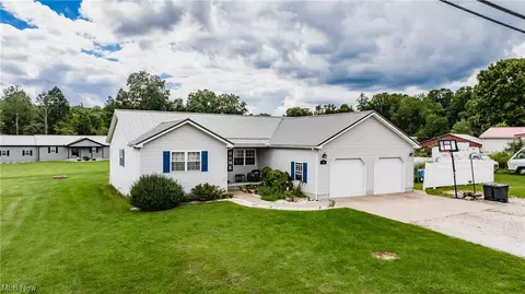 551 Federal Rd, Little Hocking, OH 45742