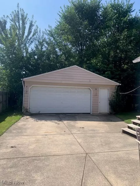 291 Daisy Ave, Berea, OH 44017 photo 2