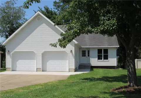 462 Hickory St, Millersburg, OH 44654