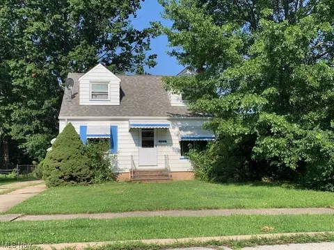 770 E 212th St, Euclid, OH 44119 photo 1