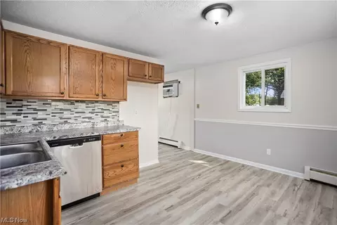 573 Delaware Ave, Elyria, OH 44035 photo 10