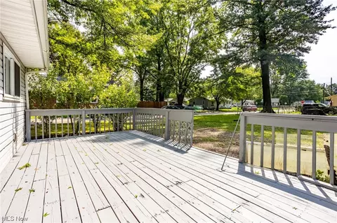 573 Delaware Ave, Elyria, OH 44035 photo 5