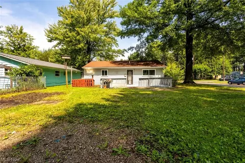573 Delaware Ave, Elyria, OH 44035 photo 7