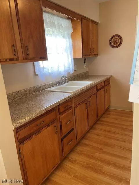 6325 Stanbury Rd, Parma, OH 44129 photo 7