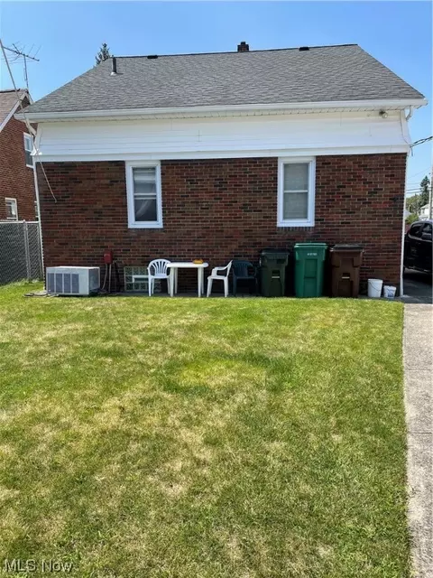6325 Stanbury Rd, Parma, OH 44129 photo 3