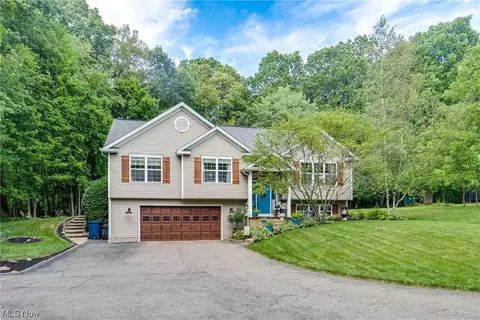 3180 Meadowcrest St NW, Massillon, OH 44647
