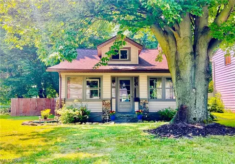 5746 Beech Dr, Mentor On The Lake, OH 44060 photo 2