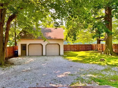 5746 Beech Dr, Mentor On The Lake, OH 44060 photo 5