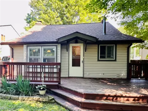 5746 Beech Dr, Mentor On The Lake, OH 44060 photo 3