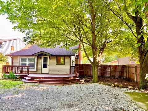 5746 Beech Dr, Mentor On The Lake, OH 44060 photo 4