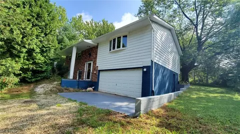 6111 Beach Rd, Wadsworth, OH 44281 photo 1