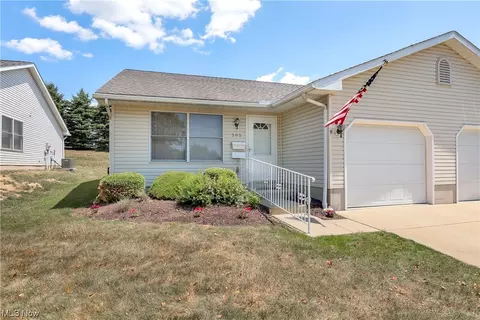 393 Spruce St, Barberton, OH 44203
