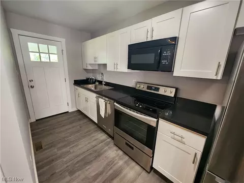 1457 E 289th St, Wickliffe, OH 44092 photo 3