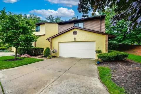 70 Silver Valley Blvd, Munroe Falls, OH 44262 photo 3