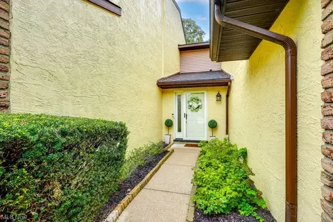 70 Silver Valley Blvd, Munroe Falls, OH 44262 photo 2