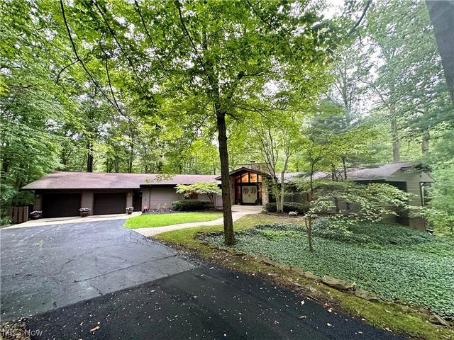 2300 Hidden Lakes Dr NE, Warren, OH 44484 | 35 Photos - Movoto