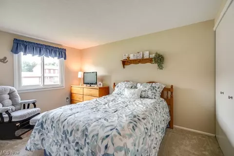 9500 Munich Dr, Parma, OH 44130 photo 21