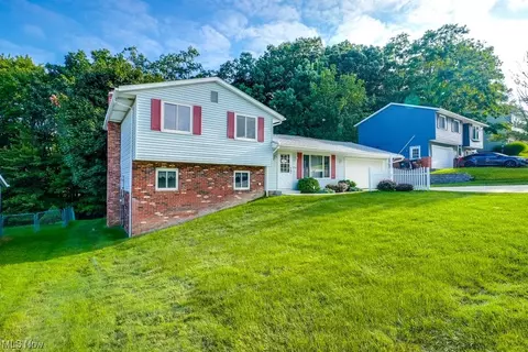 9500 Munich Dr, Parma, OH 44130 photo 2