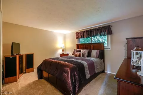 9500 Munich Dr, Parma, OH 44130 photo 19